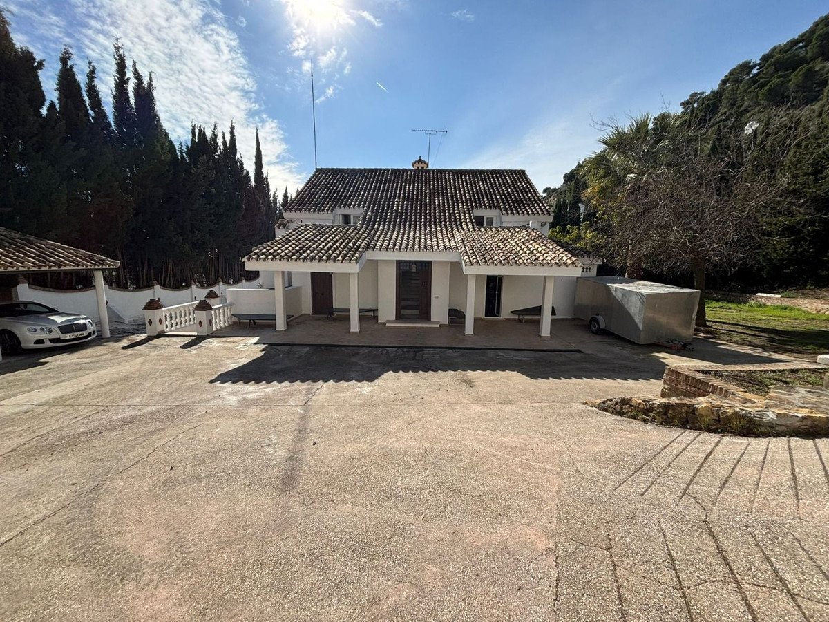 8 Bed Detached Villa in Ojén