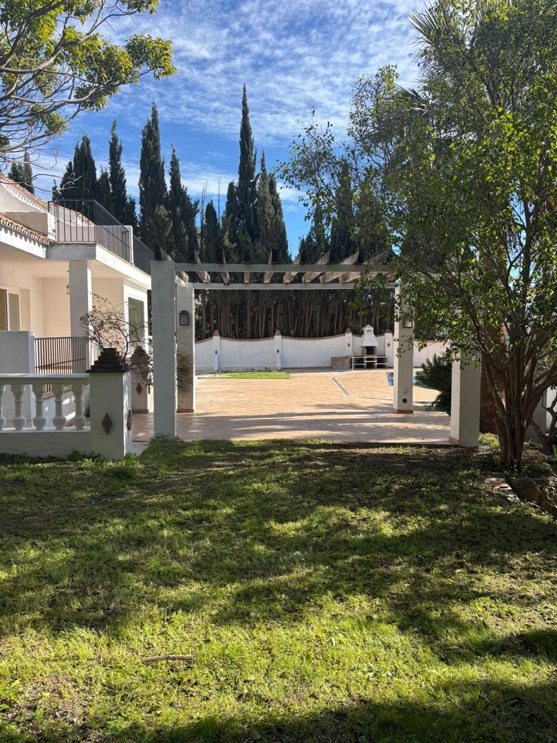8 Bed Detached Villa in Ojén