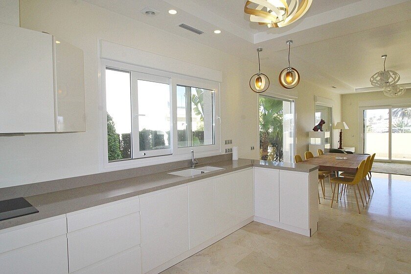 5 Bed Detached Villa in La Zenia