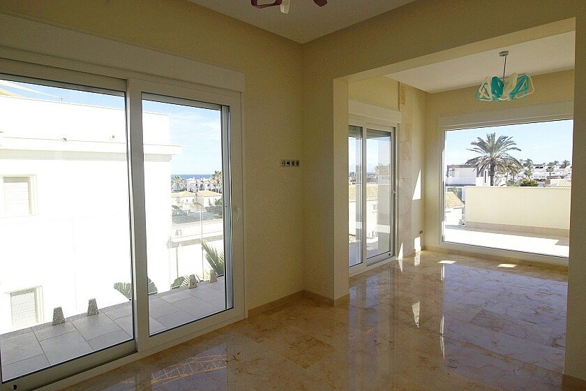 5 Bed Detached Villa in La Zenia