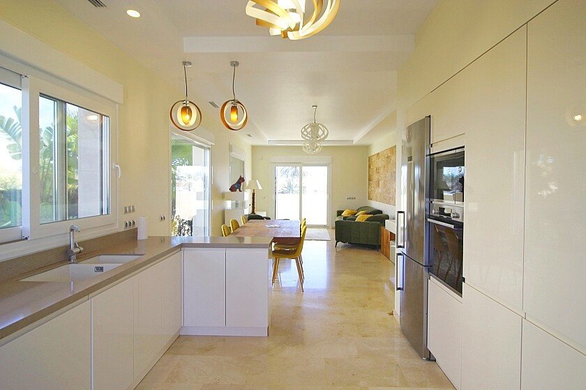 5 Bed Detached Villa in La Zenia