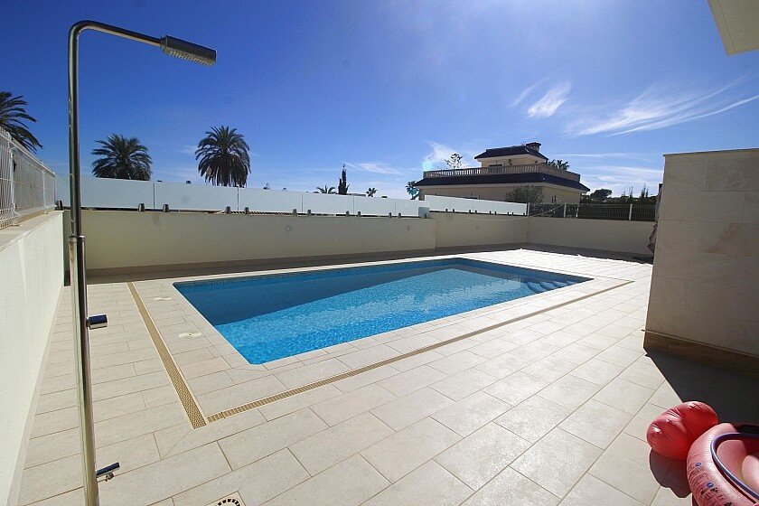 5 Bed Detached Villa in La Zenia