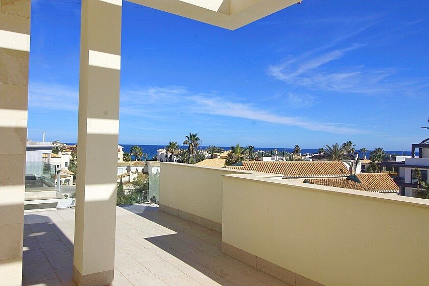 5 Bed Detached Villa in La Zenia