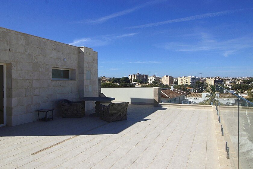 5 Bed Detached Villa in La Zenia