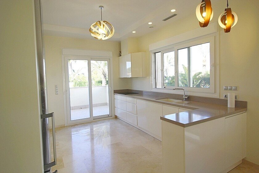 5 Bed Detached Villa in La Zenia
