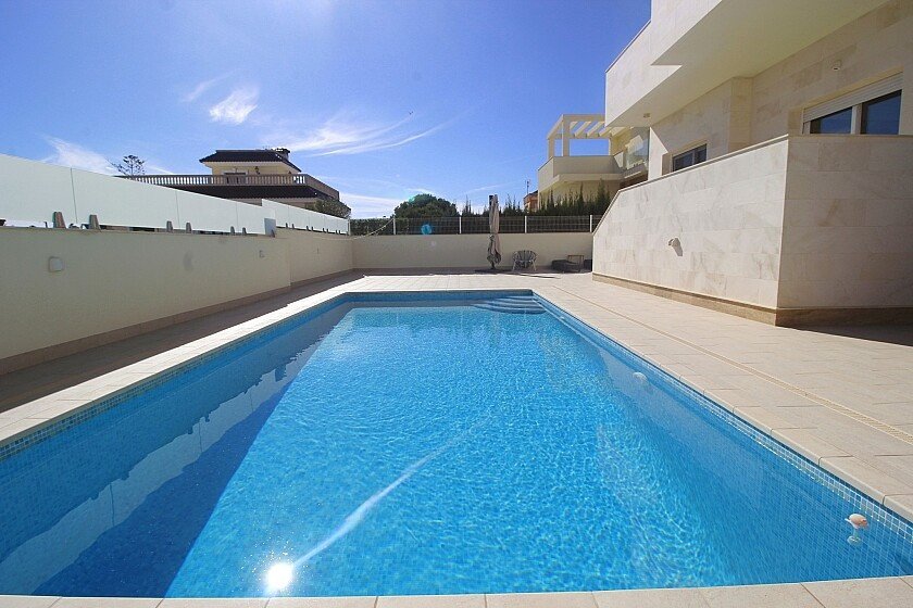 5 Bed Detached Villa in La Zenia