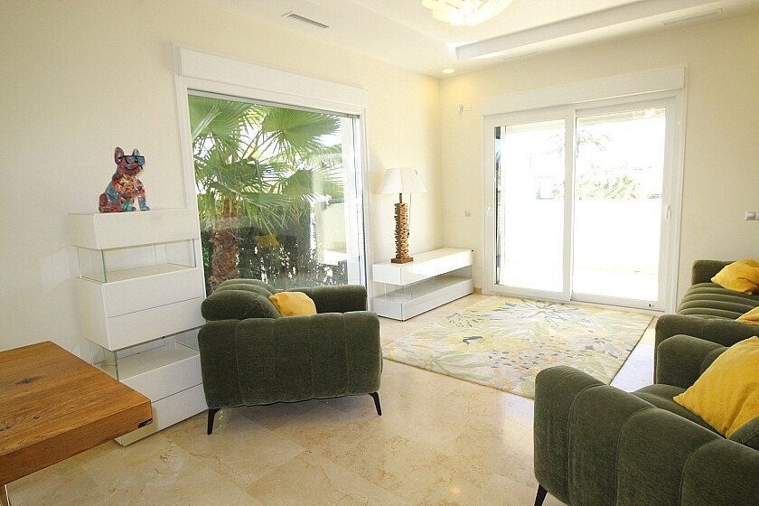 5 Bed Detached Villa in La Zenia