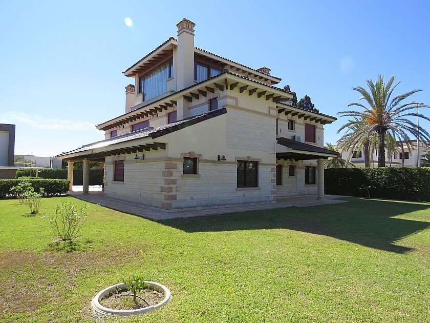 7 Bed Detached Villa in Cabo Roig