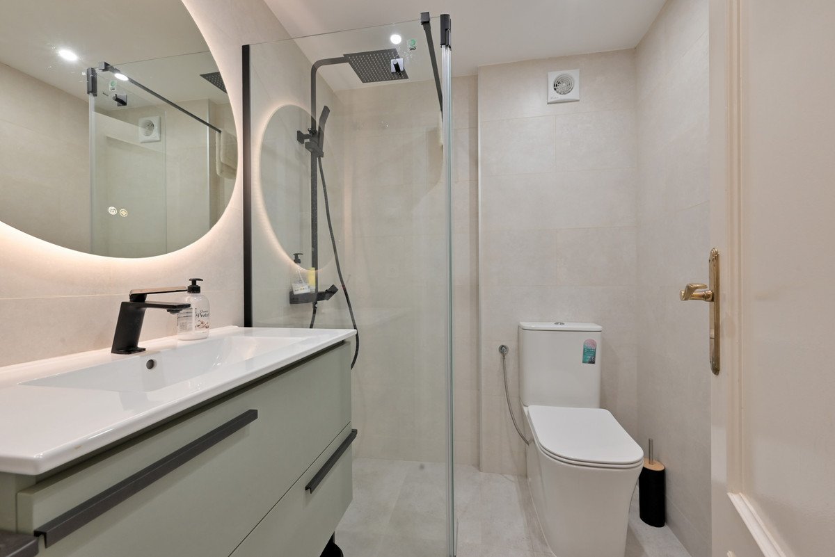 2 Bed Middle Floor Apartment in Calahonda