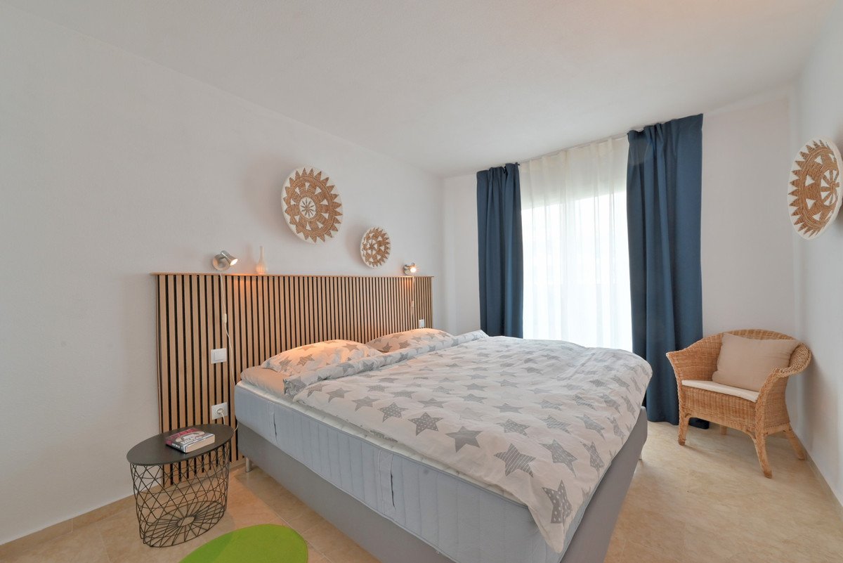 2 Bed Middle Floor Apartment in Calahonda