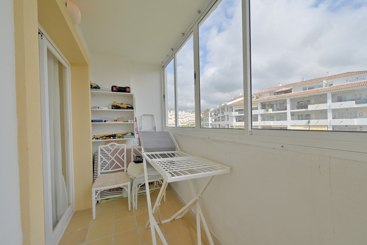 2 Bed Middle Floor Apartment in Calahonda
