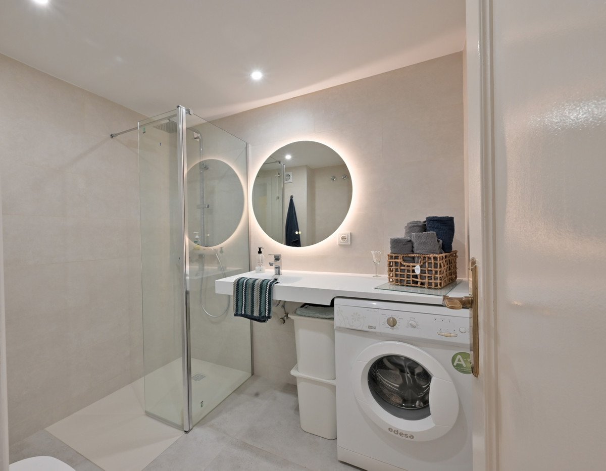 2 Bed Middle Floor Apartment in Calahonda