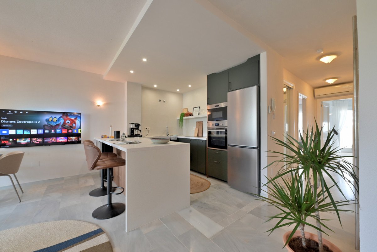 2 Bed Middle Floor Apartment in Calahonda