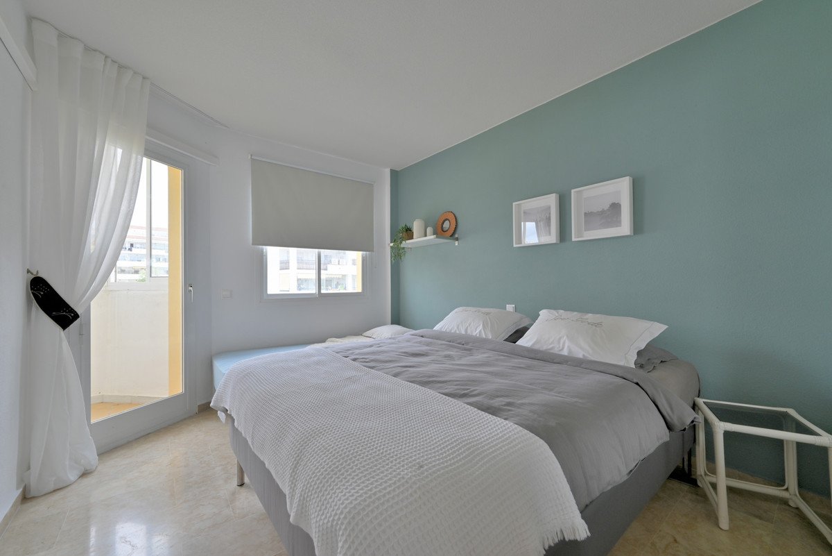 2 Bed Middle Floor Apartment in Calahonda