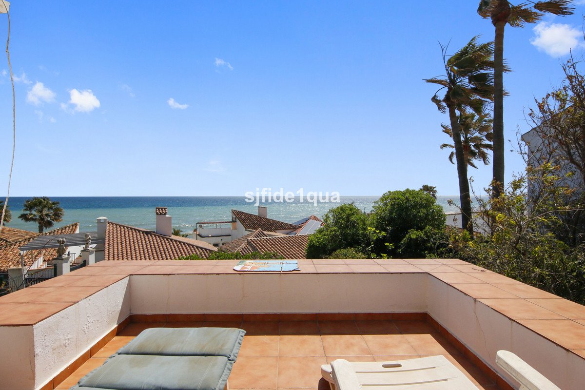 3 Bed Detached Villa in Estepona