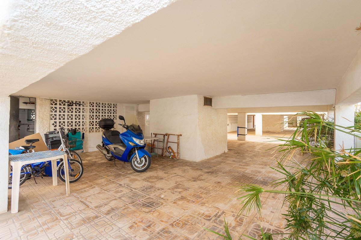 2 Bed Middle Floor Apartment in Los Urrutias
