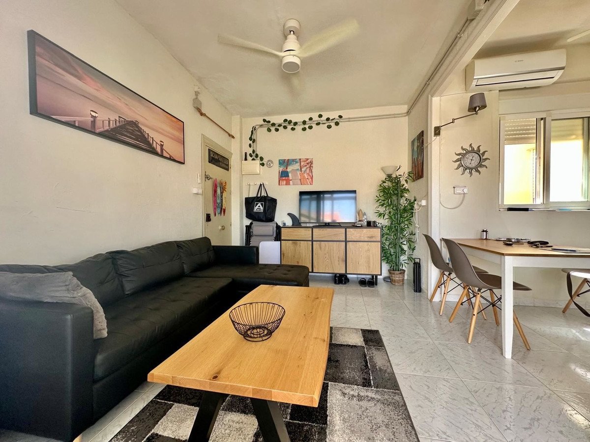 2 Bed Middle Floor Apartment in Los Urrutias