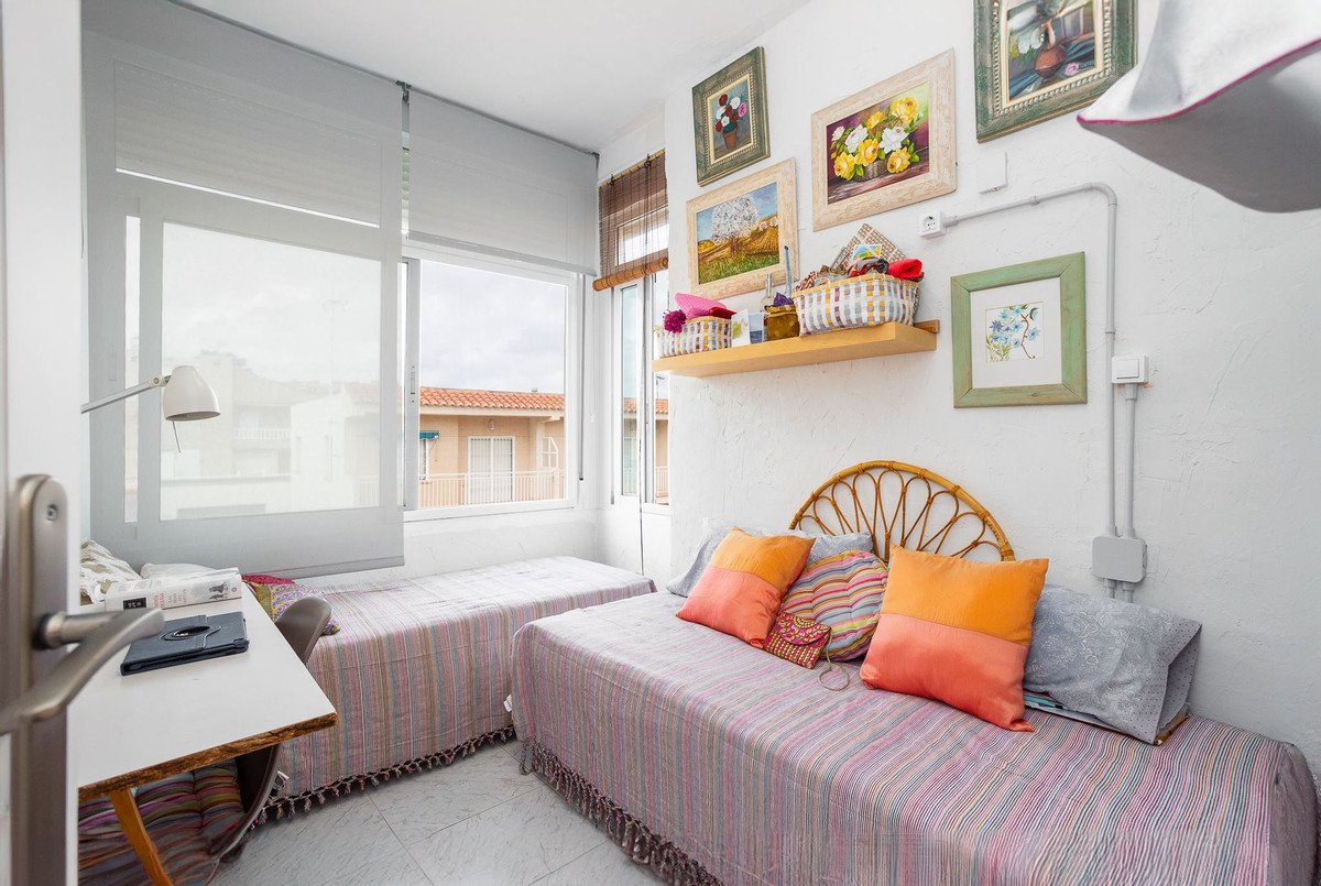 2 Bed Middle Floor Apartment in Los Urrutias