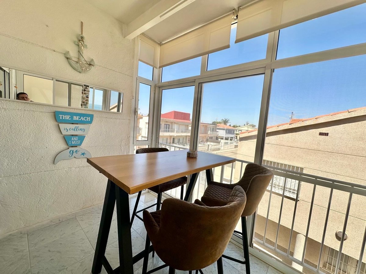 2 Bed Middle Floor Apartment in Los Urrutias