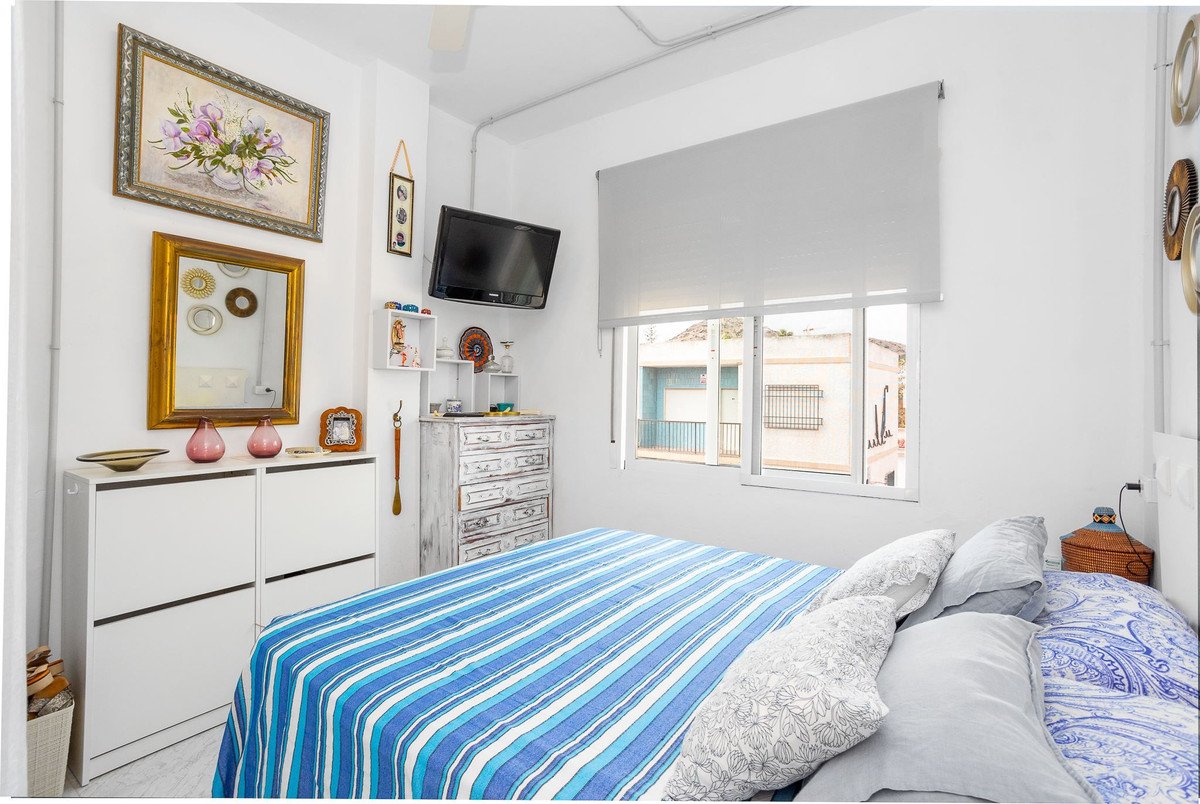 2 Bed Middle Floor Apartment in Los Urrutias