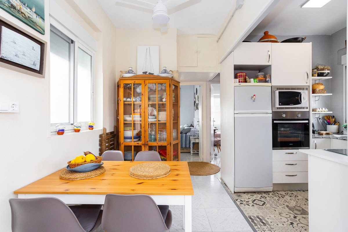 2 Bed Middle Floor Apartment in Los Urrutias