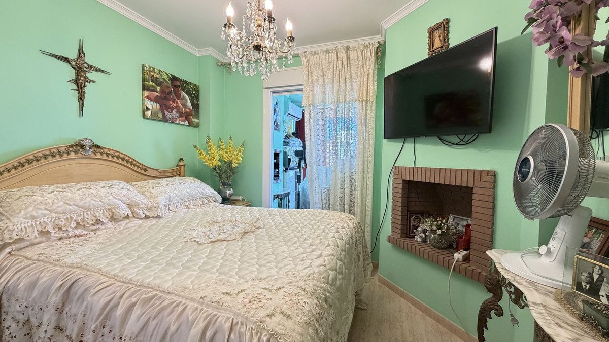 1 Bed Middle Floor Apartment in Calahonda