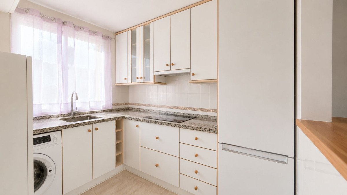 1 Bed Middle Floor Apartment in Calahonda