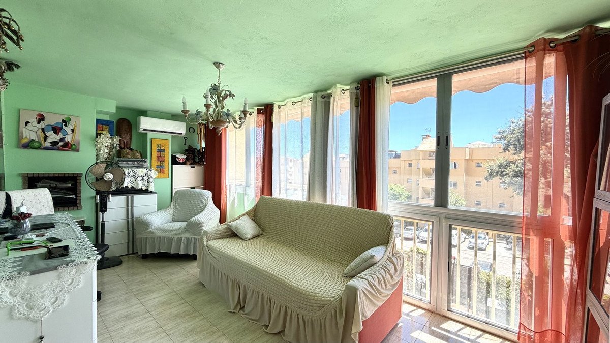 1 Bed Middle Floor Apartment in Calahonda