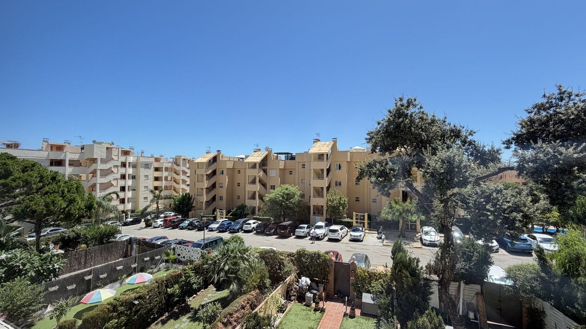 1 Bed Middle Floor Apartment in Calahonda