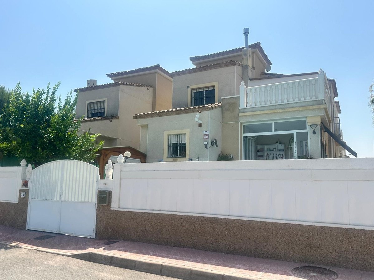 3 Bed Detached Villa in Algorfa