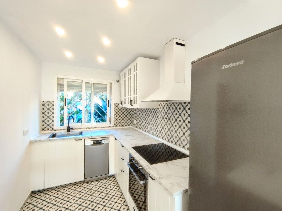 2 Bed Middle Floor Apartment in Calahonda