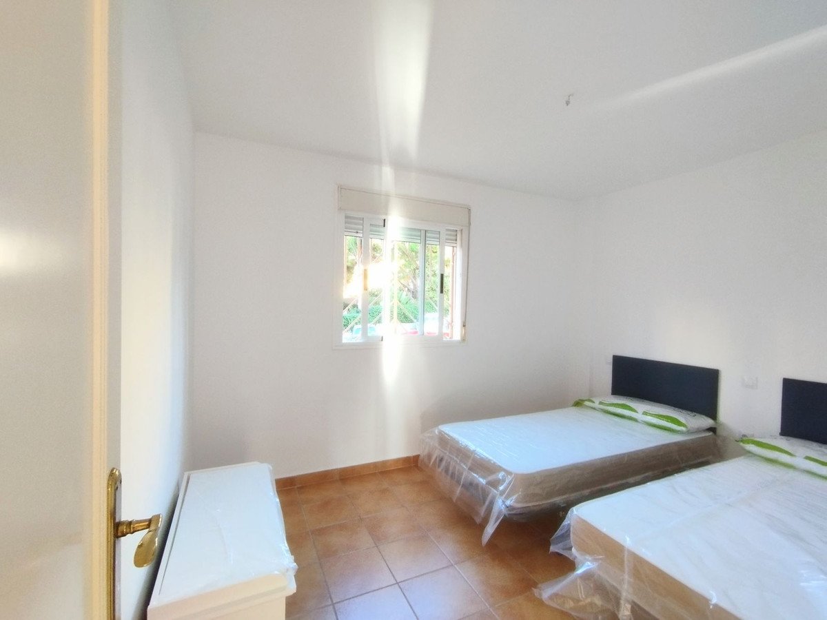 2 Bed Middle Floor Apartment in Calahonda