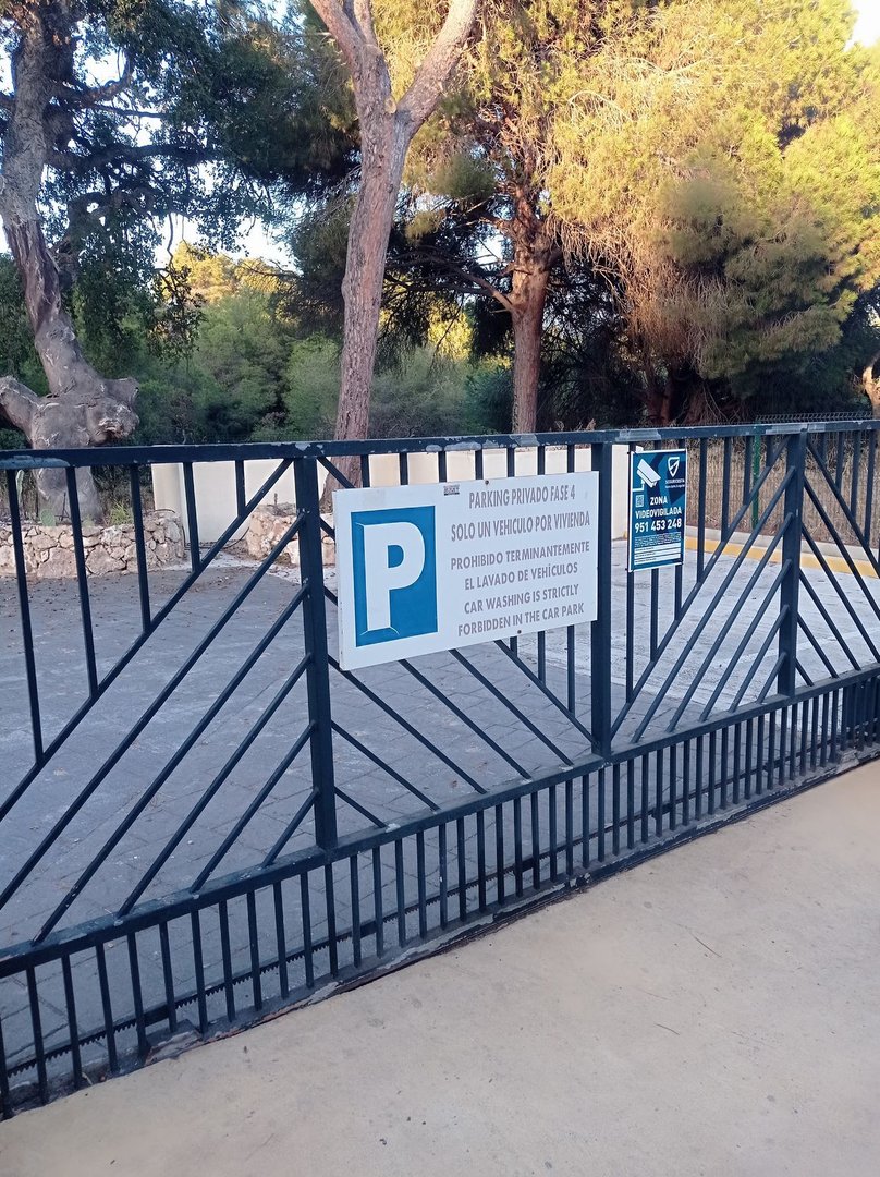 2 Bed Middle Floor Apartment in Calahonda