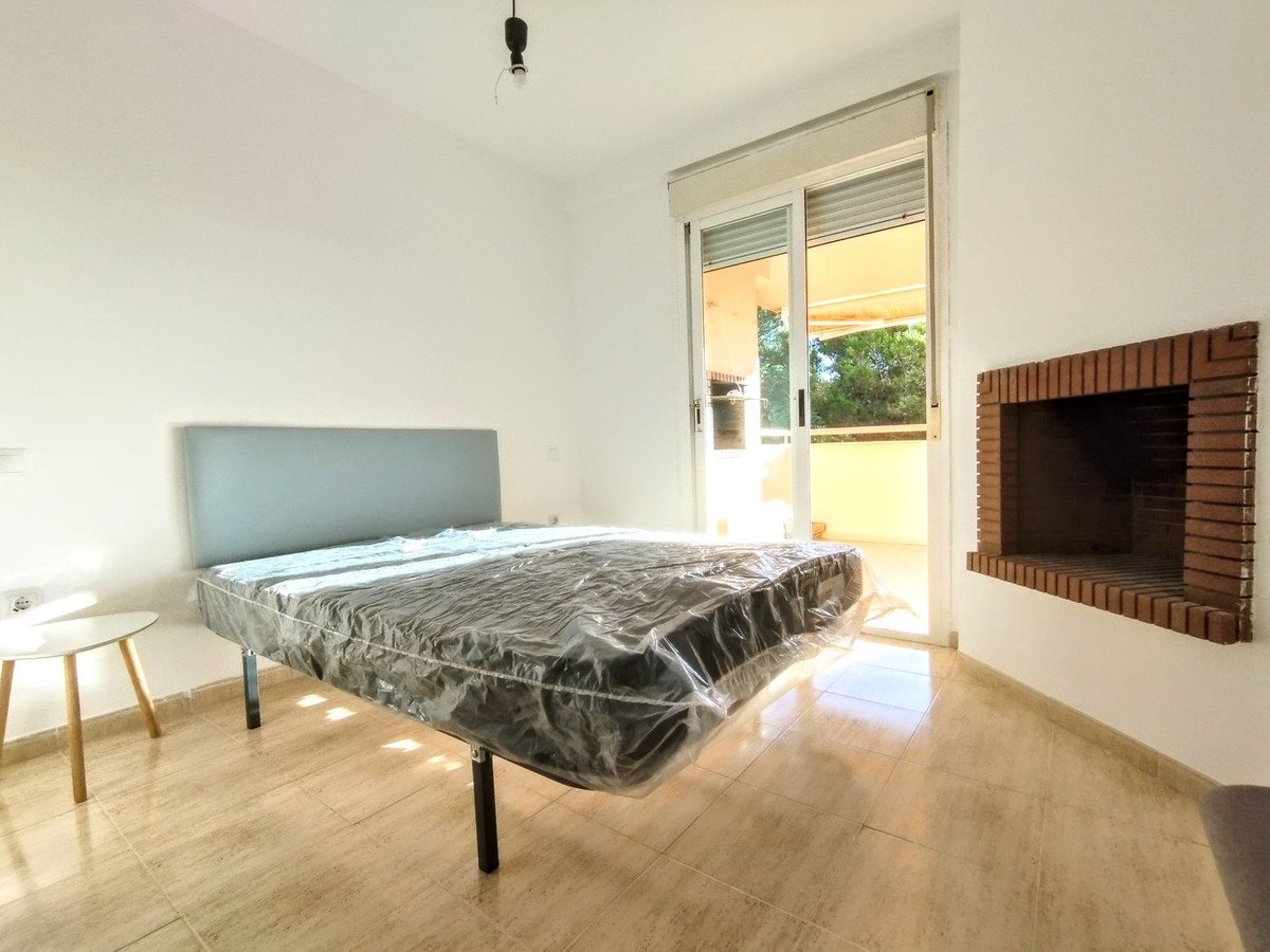 2 Bed Middle Floor Apartment in Calahonda
