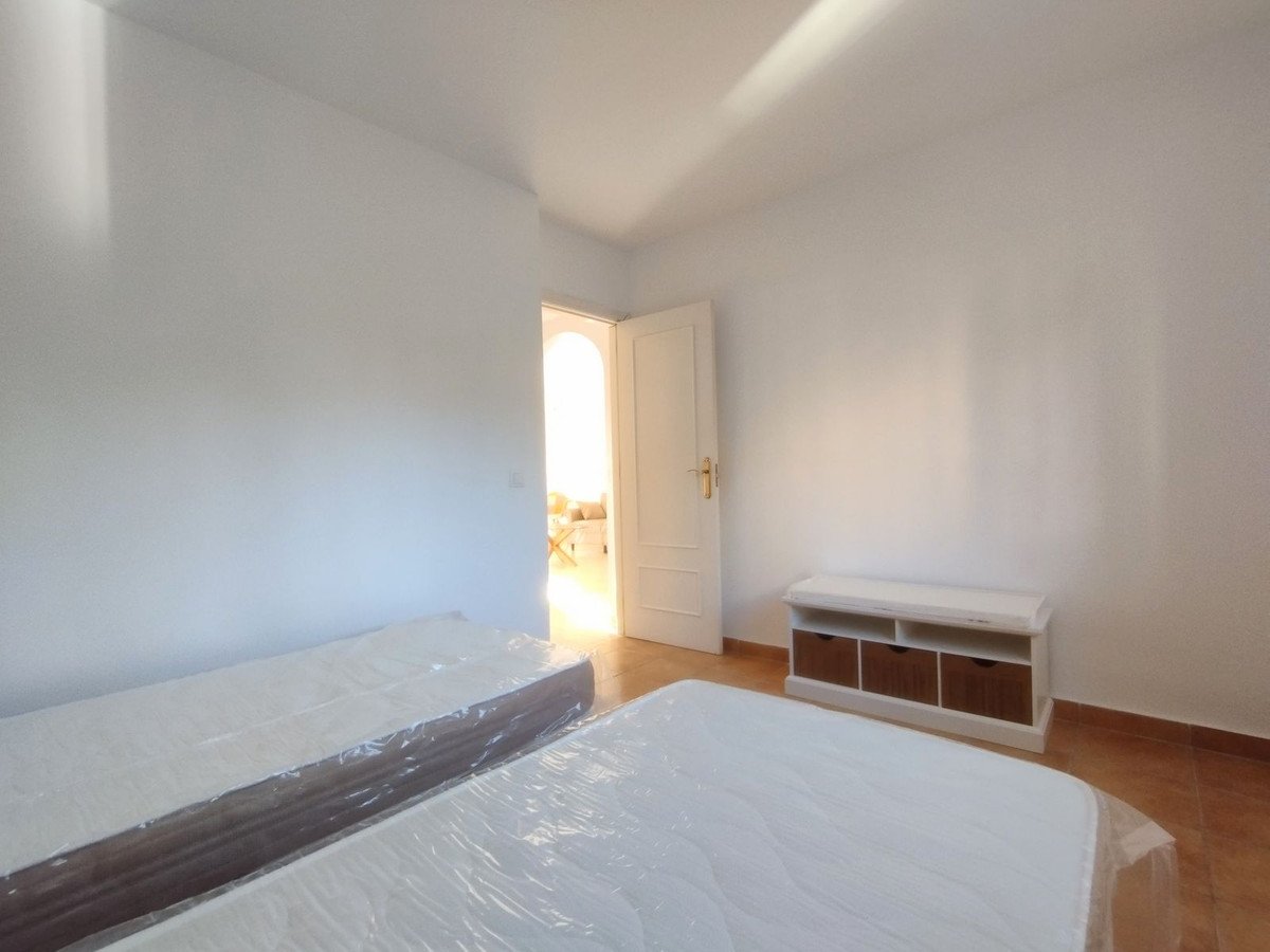 2 Bed Middle Floor Apartment in Calahonda