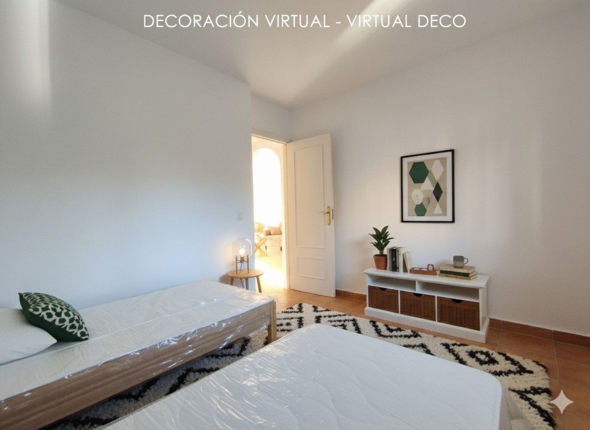2 Bed Middle Floor Apartment in Calahonda
