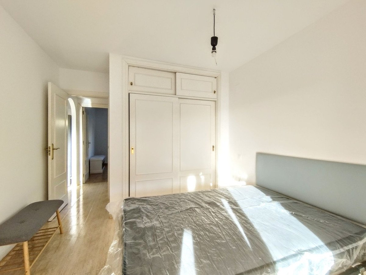 2 Bed Middle Floor Apartment in Calahonda