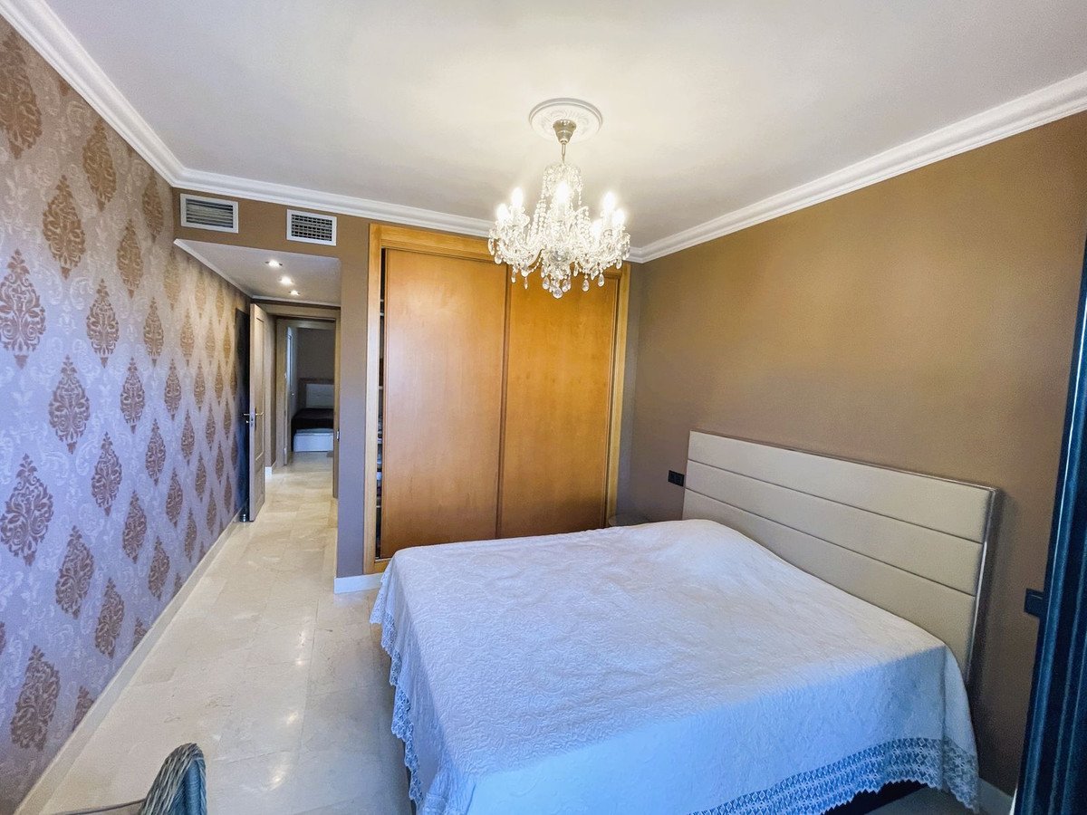 2 Bed Middle Floor Apartment in Calahonda