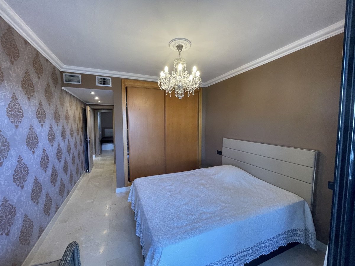 2 Bed Middle Floor Apartment in Calahonda
