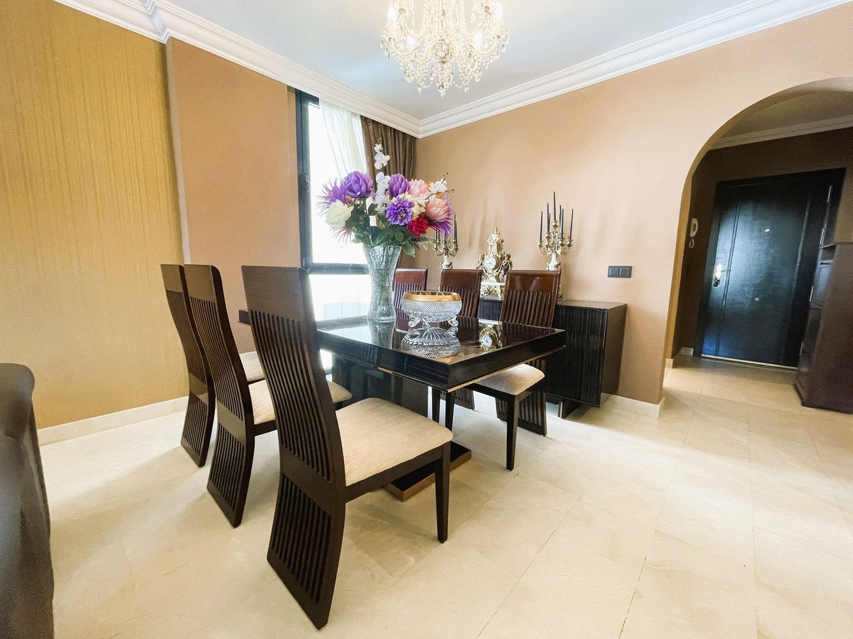 2 Bed Middle Floor Apartment in Calahonda