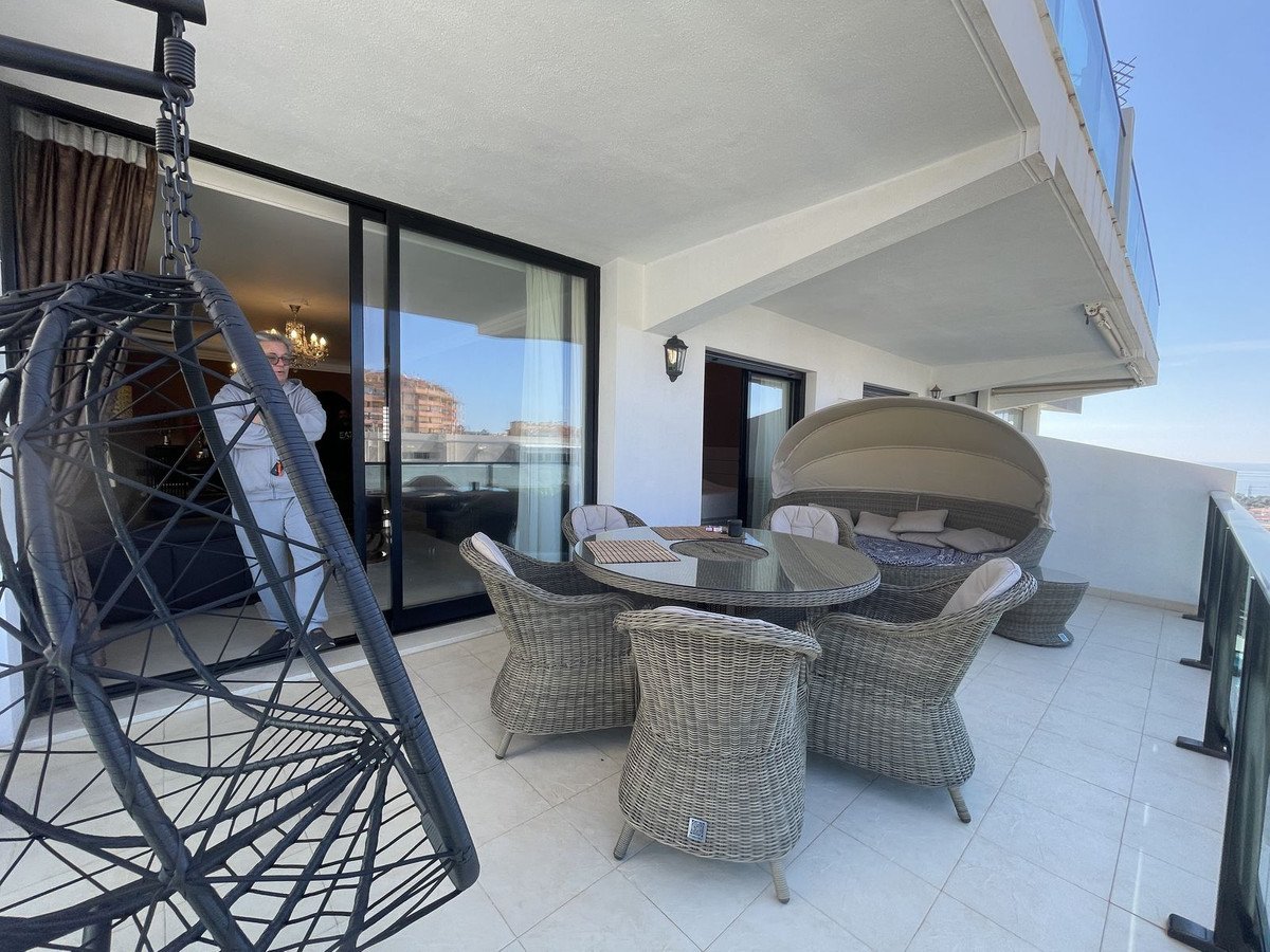 2 Bed Middle Floor Apartment in Calahonda