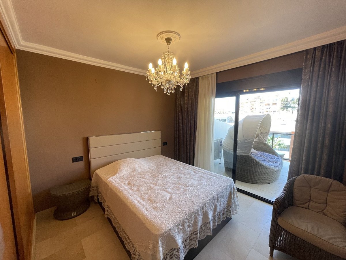 2 Bed Middle Floor Apartment in Calahonda