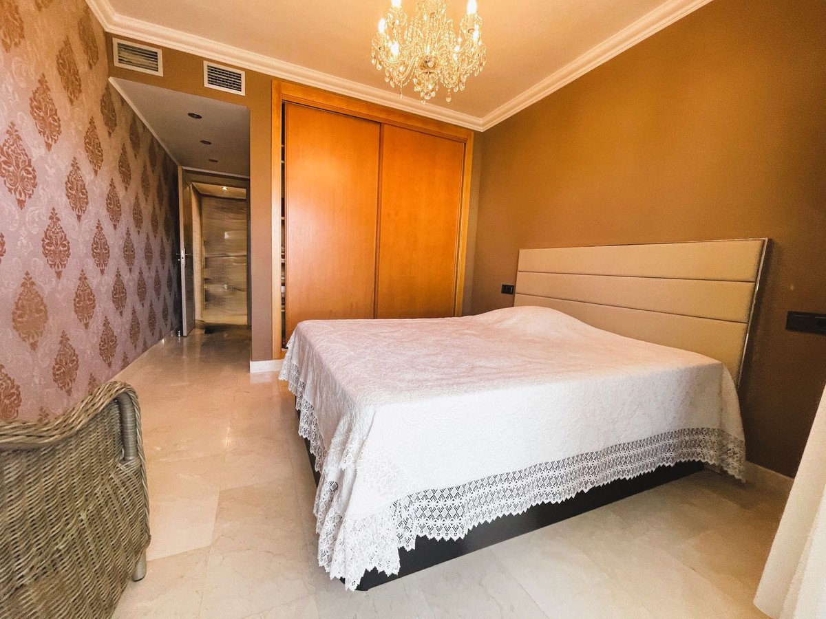 2 Bed Middle Floor Apartment in Calahonda