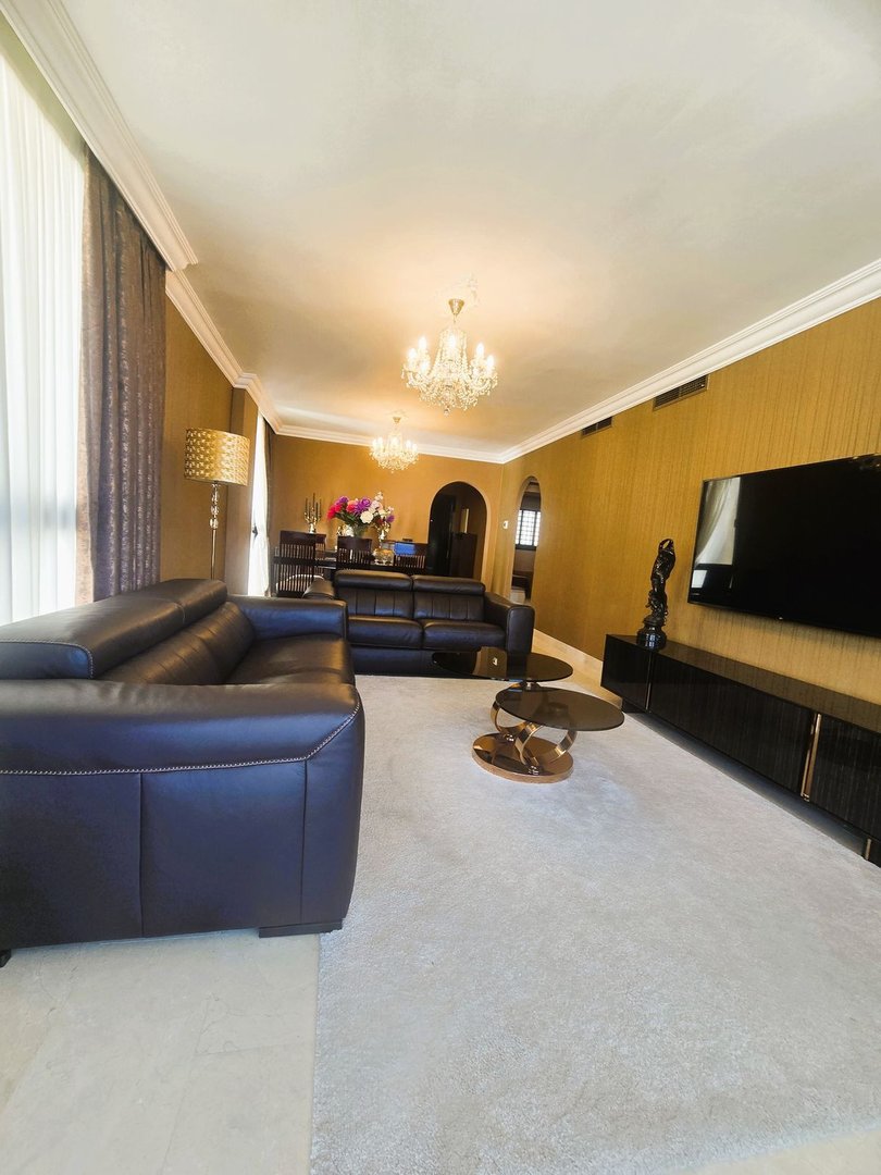 2 Bed Middle Floor Apartment in Calahonda