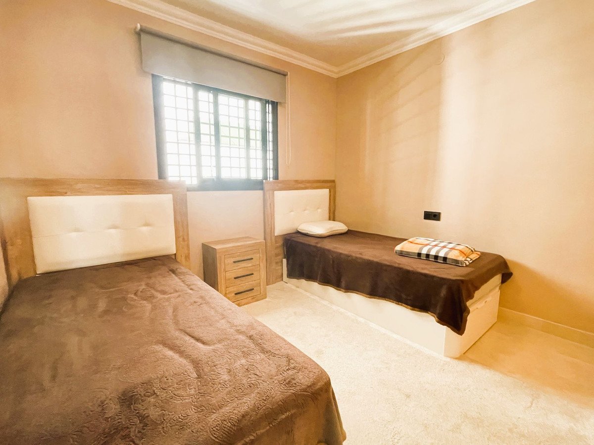 2 Bed Middle Floor Apartment in Calahonda