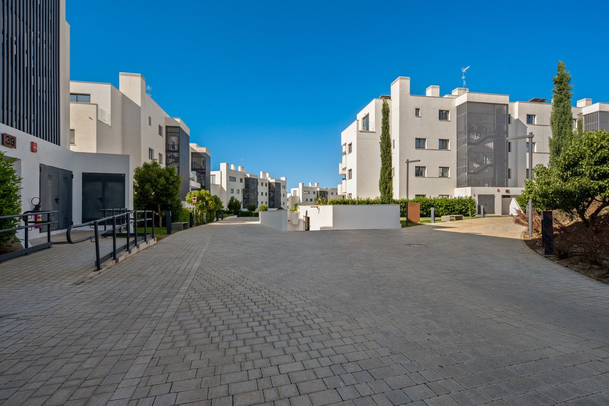 3 Bed Middle Floor Apartment in Fuengirola