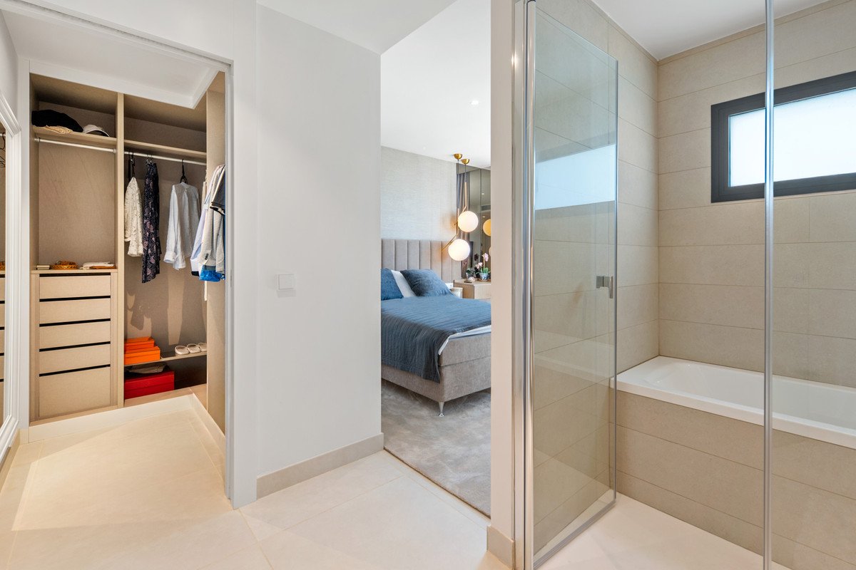 3 Bed Middle Floor Apartment in Fuengirola