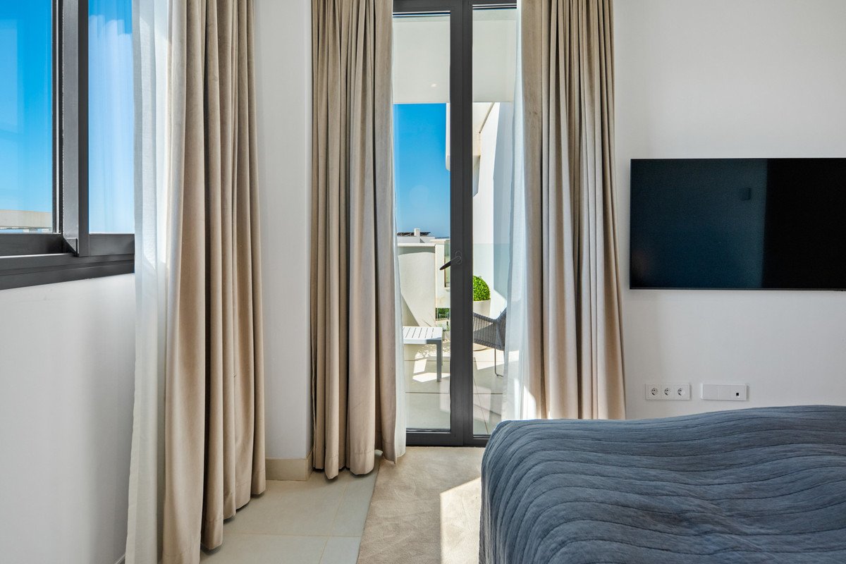 3 Bed Middle Floor Apartment in Fuengirola