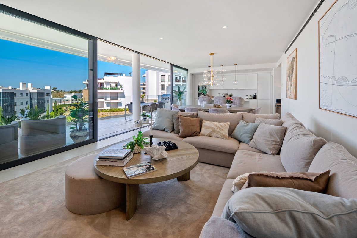 3 Bed Middle Floor Apartment in Fuengirola