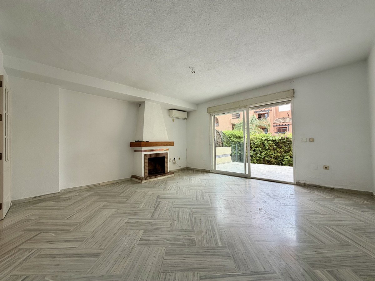 2 Bed Townhouse in Estepona